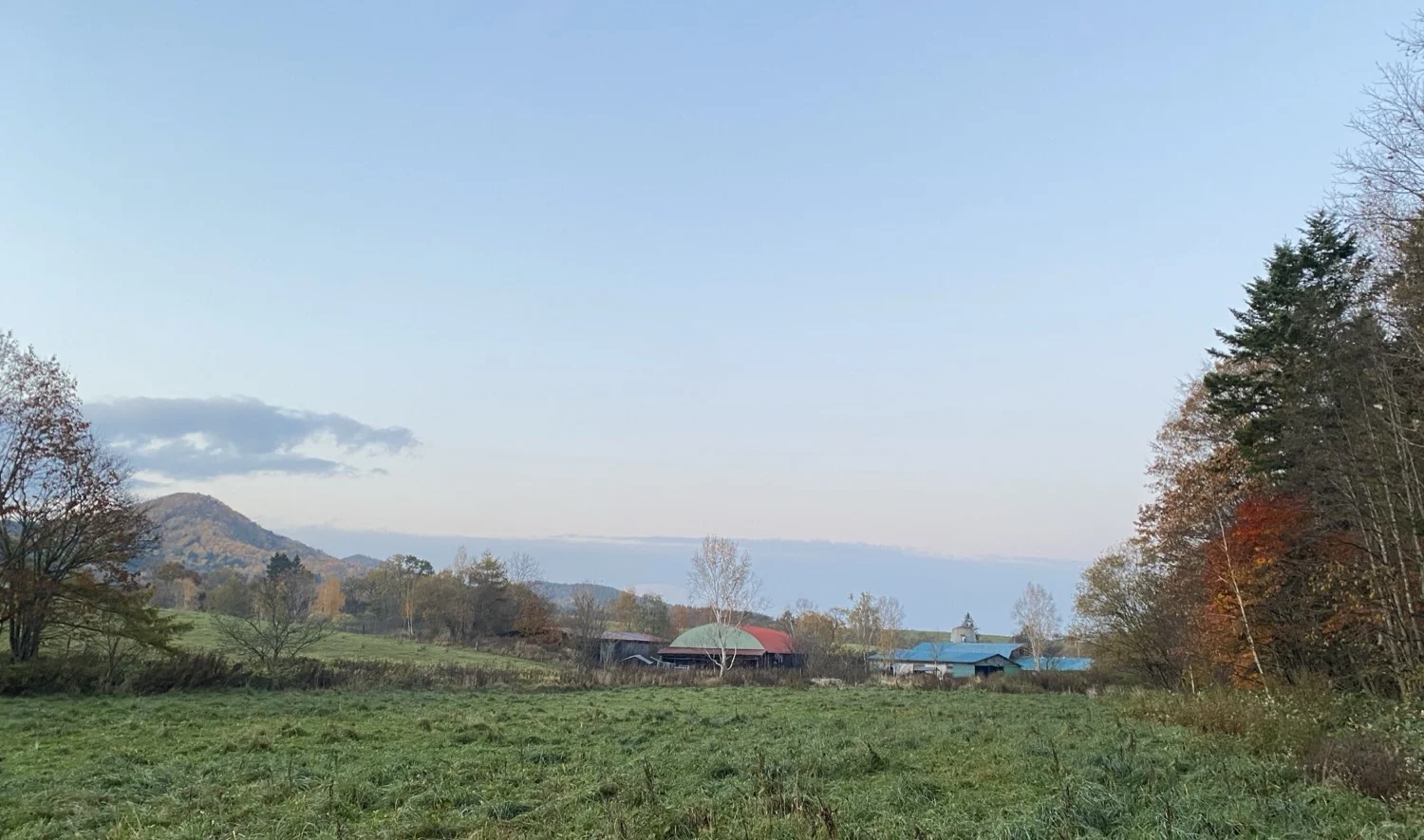 牧場全景・オホーツク海